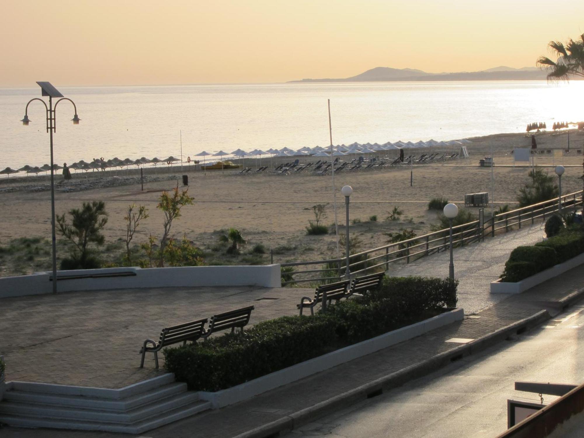 The Sea View Apartments 레팀노 외부 사진