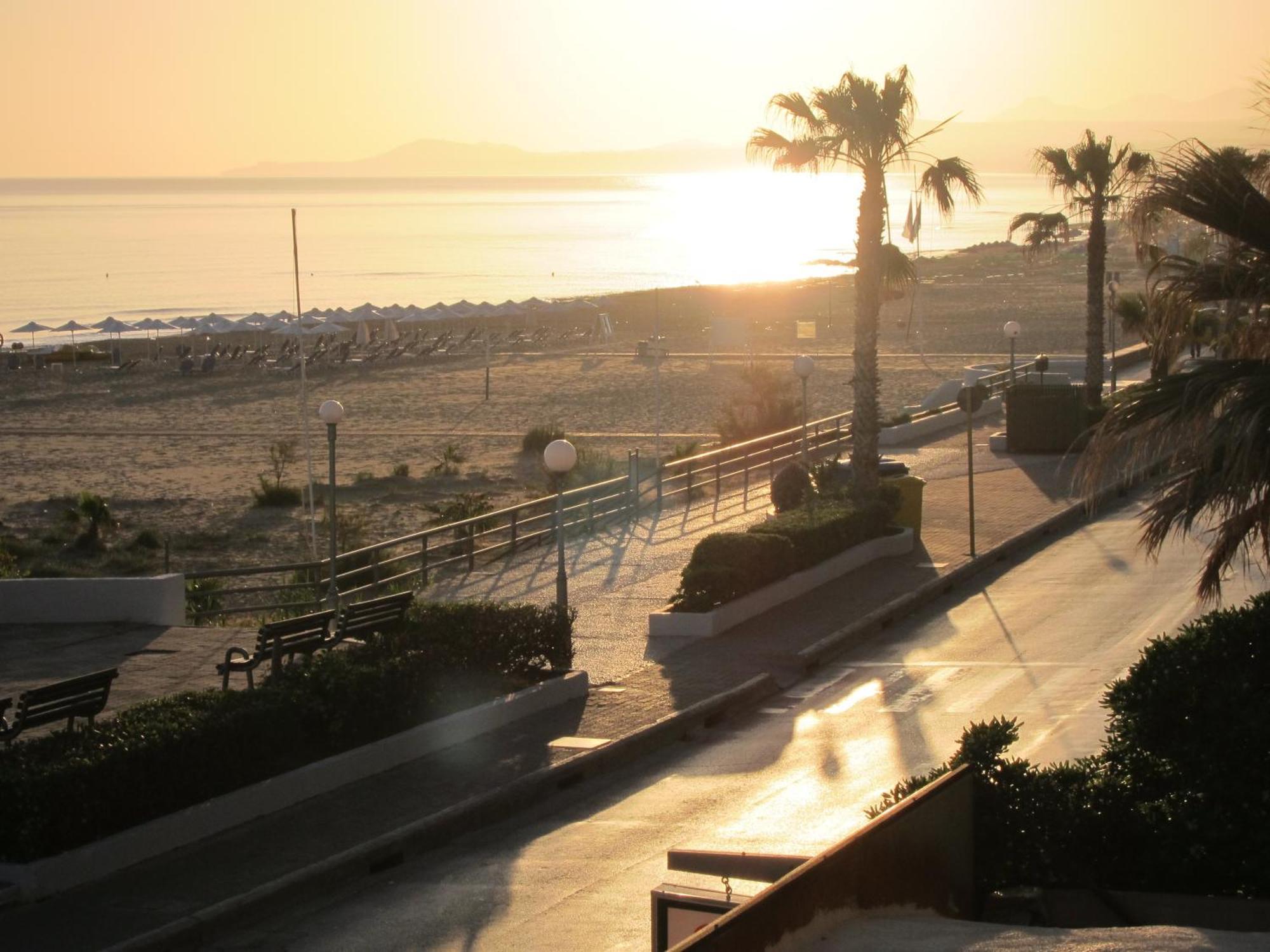 The Sea View Apartments 레팀노 외부 사진